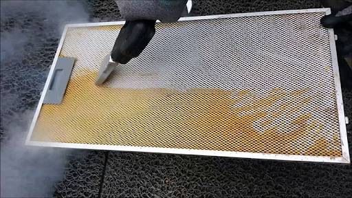 Cách vệ sinh tấm lưới lọc máy hút mùi Faster