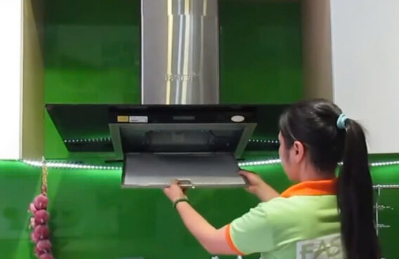 Vệ sinh lưới lọc máy hút mùi Faster